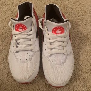 Nike Huarache Run GS ‘White Gym Red’